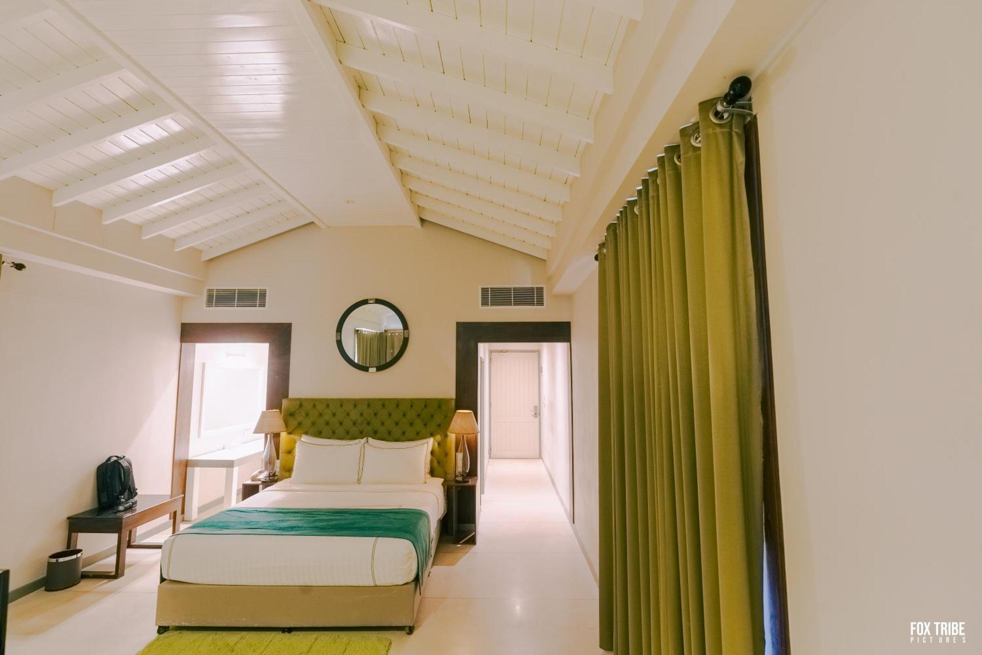 Earl'S Regent Negombo Exterior foto