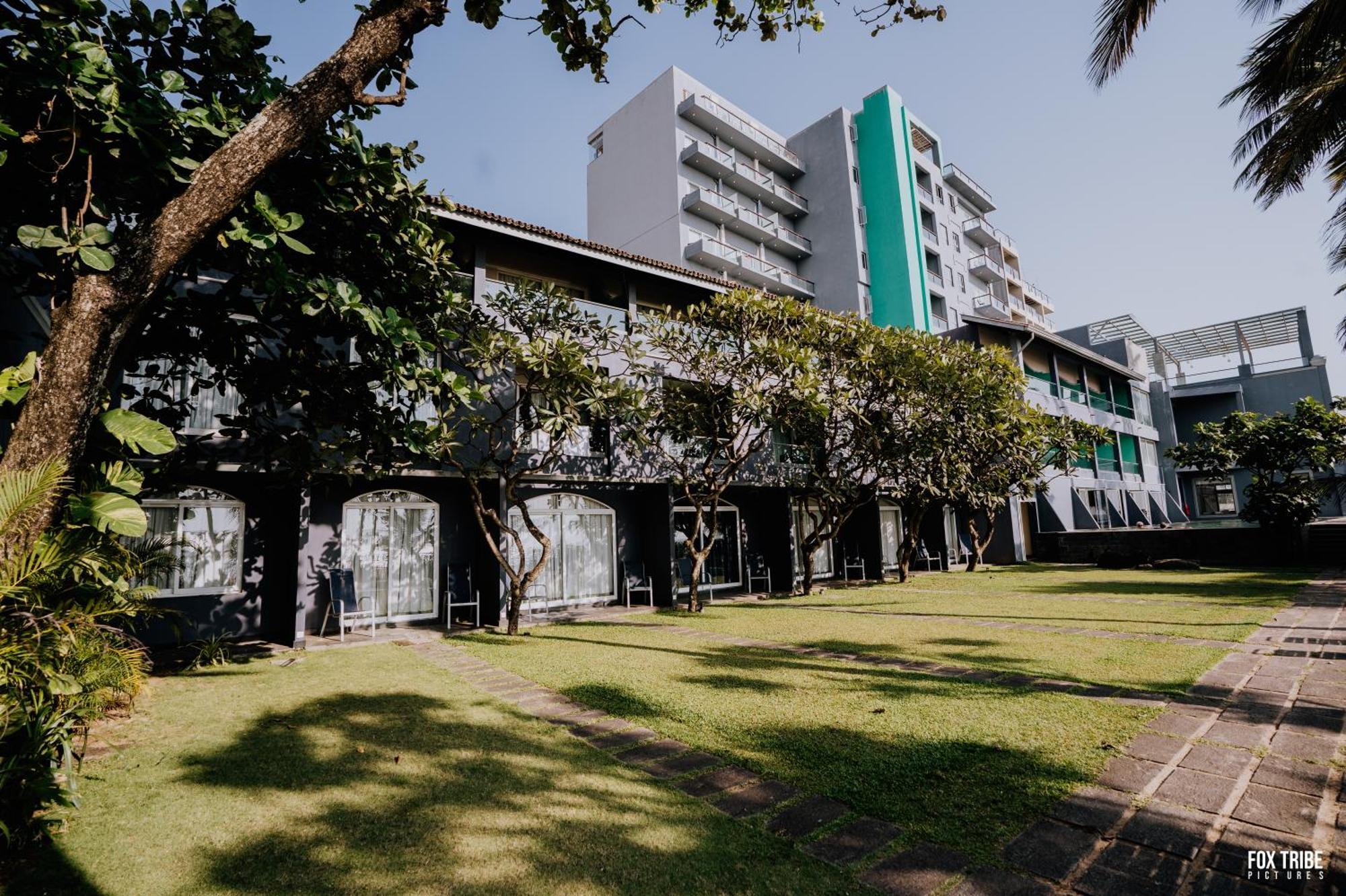 Earl'S Regent Negombo Exterior foto